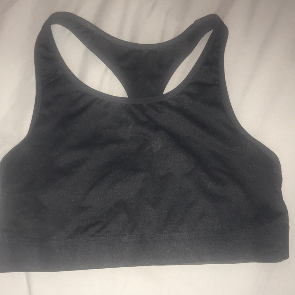 black sports bra
